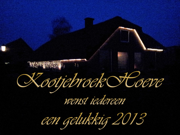 Nieuwjaarskaart van de KootjebroekHoeve, met de contouren van de boerderij voorzien van lichtjes.